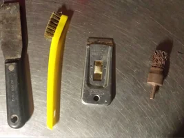 how to clean an old Peugeot grinder?