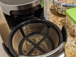 Keurig duo plus carafe holding water?