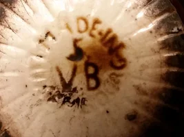 Can Someone Help Be Identify This Type of Pot ?