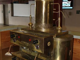 New to business and need help on make/model of this antique machine