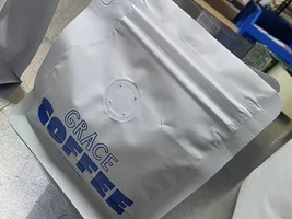 Why does nobody sell 2oz sample bags with valves?