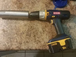 Anyone have a solution to the Static Cling issue you get with electric burr mills ?